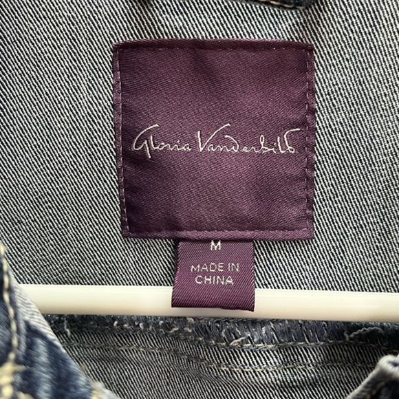 Gloria Vanderbilt Jean jacket. Dark blue. Size Medium. Super cute and in style. - Picture 2 of 3